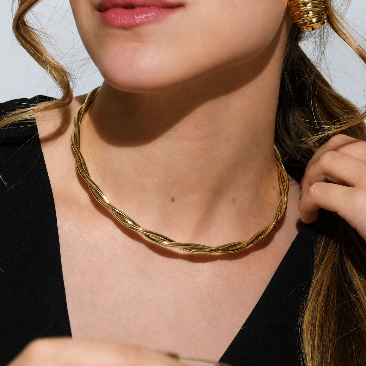 Chocker aro Entrelaçada dourado Ana