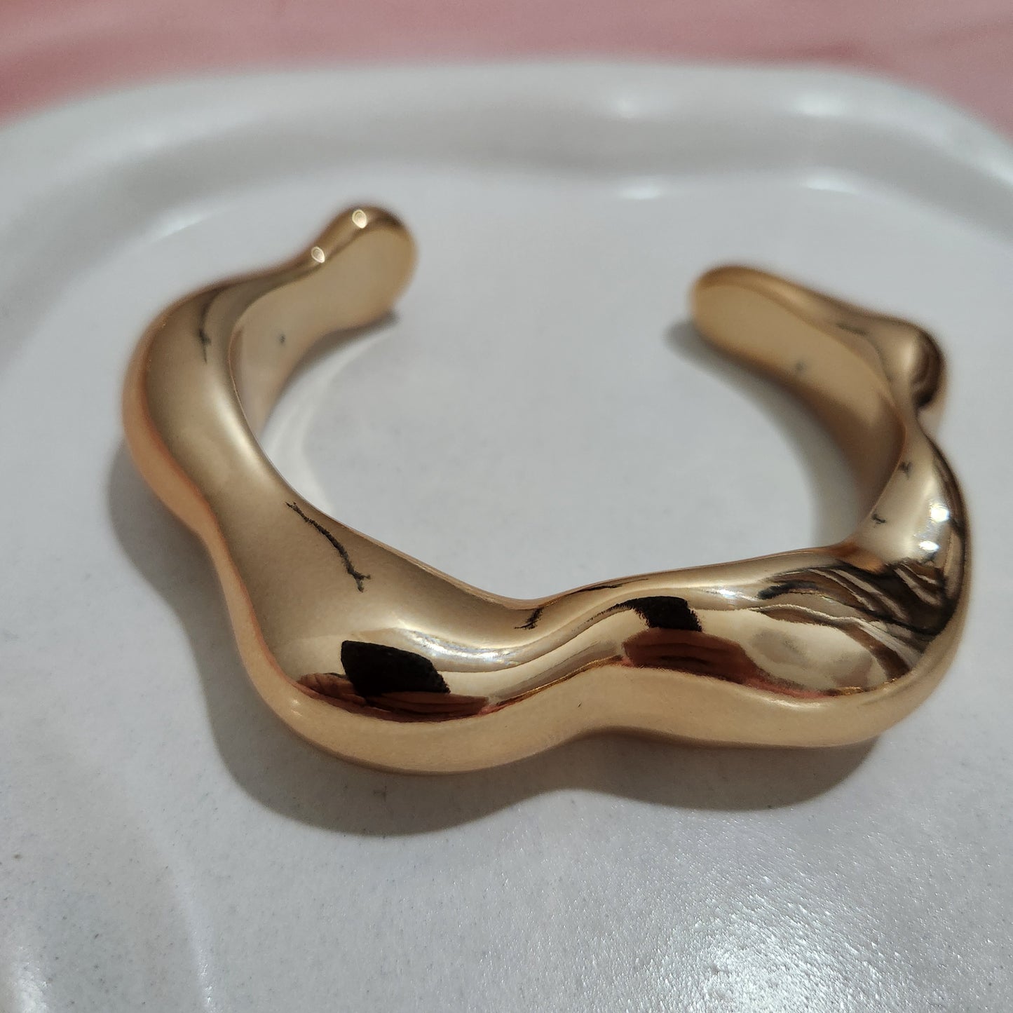 Bracelete dourado minimalista Charlotte