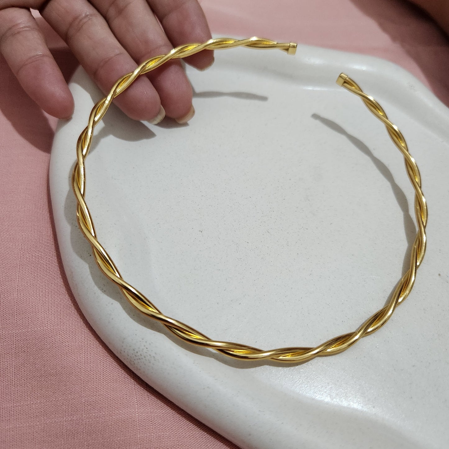 Chocker aro Entrelaçada dourado Ana