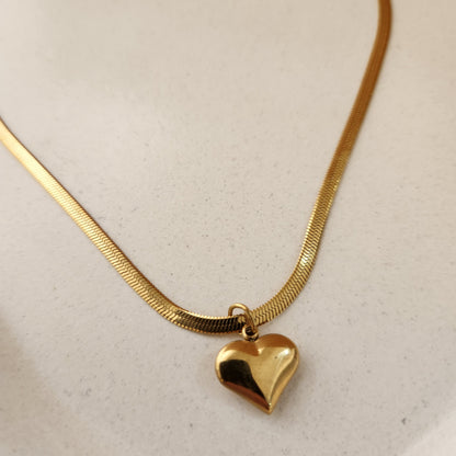 Colar fita coração dourado delicado aço Inoxidável 316L