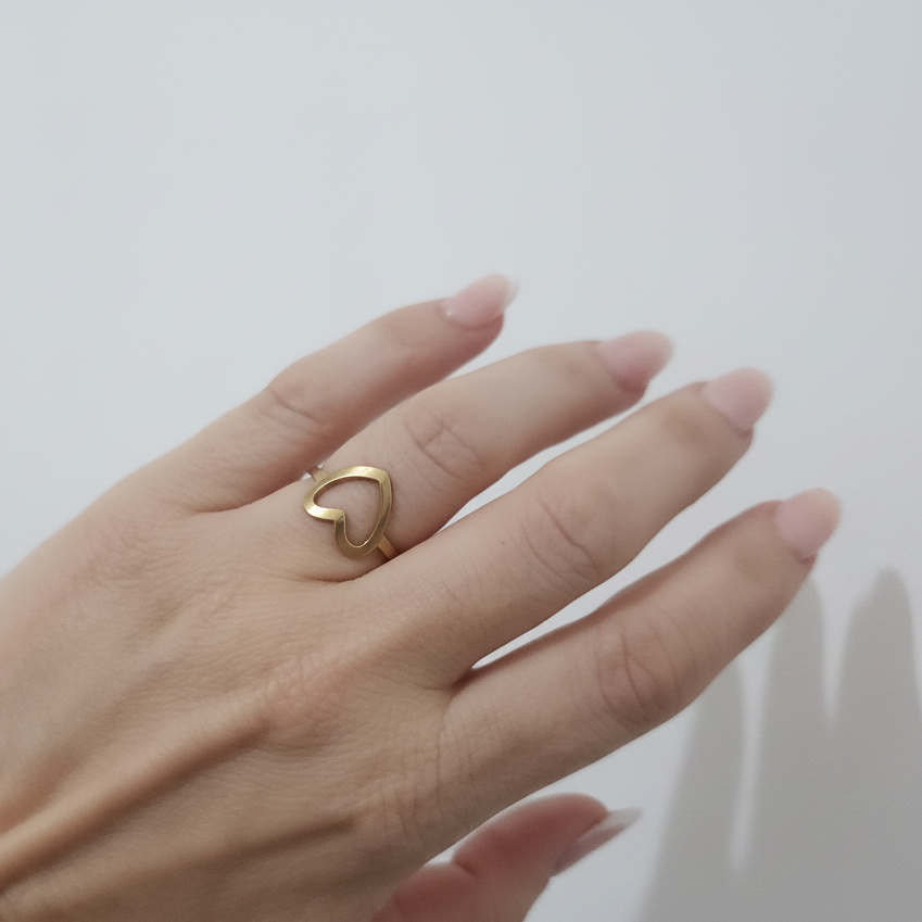 Anel coração vazado em aço inoxidável dourado