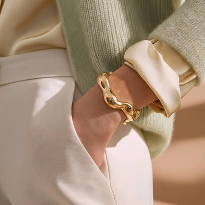 Bracelete dourado minimalista Charlotte