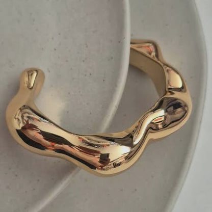 Bracelete dourado minimalista Charlotte