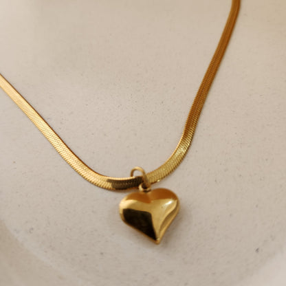 Colar fita coração dourado delicado aço Inoxidável 316L