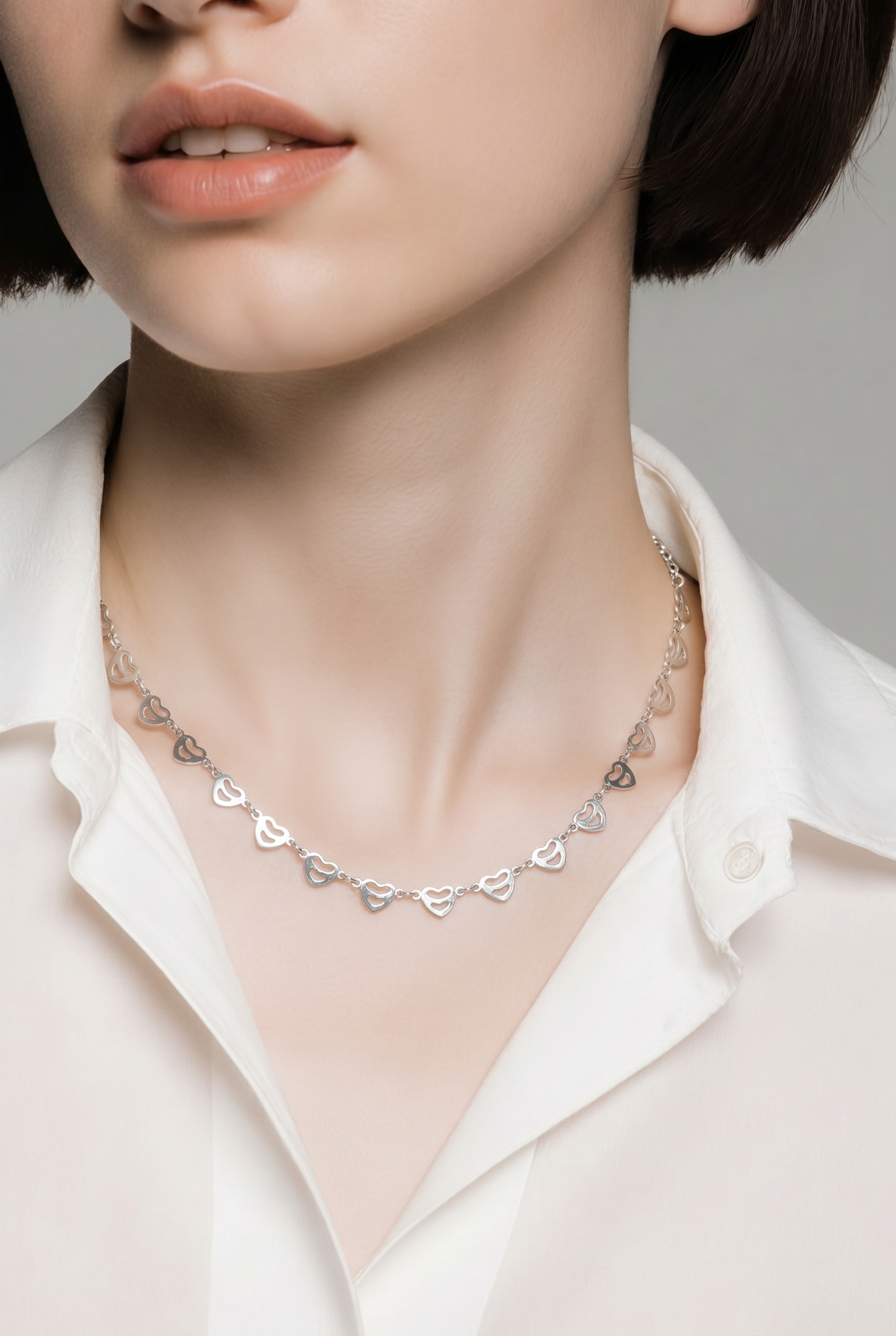 Colar choker corações vazados Verônica