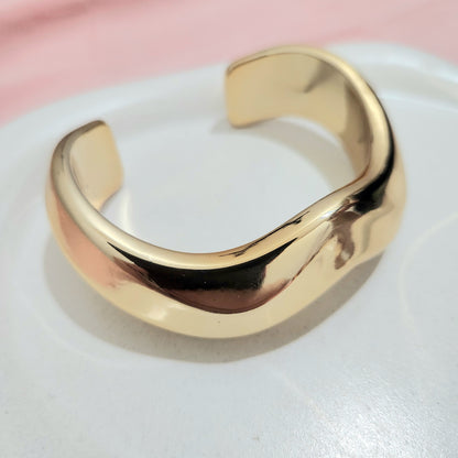 Bracelete minimalista dourado Sophia