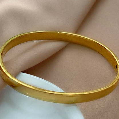 Bracelete liso dourado Brenda aço Inoxidável