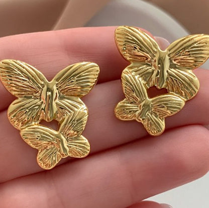 Brinco Borboletas em aço inoxidável dourado